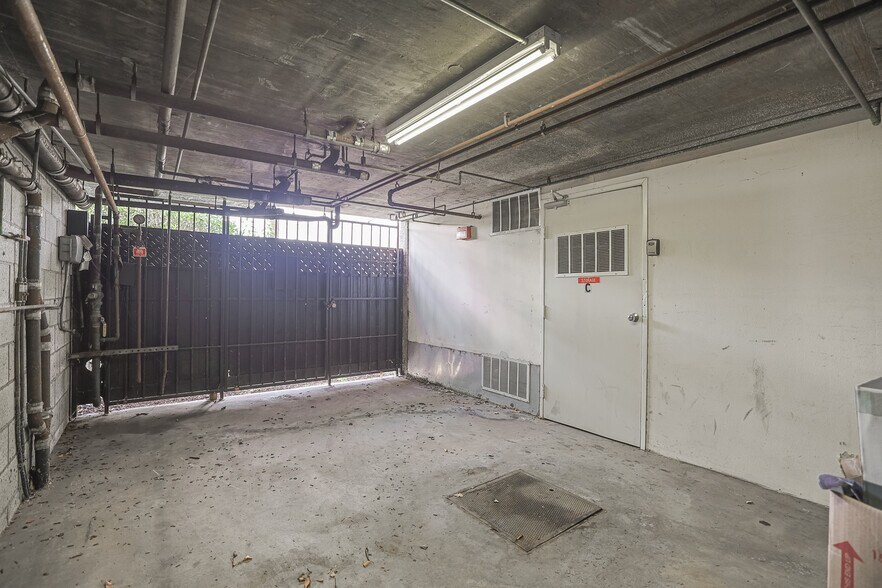 More Photos Of 4406 Cahuenga Blvd, Toluca Lake Apartments For Sale