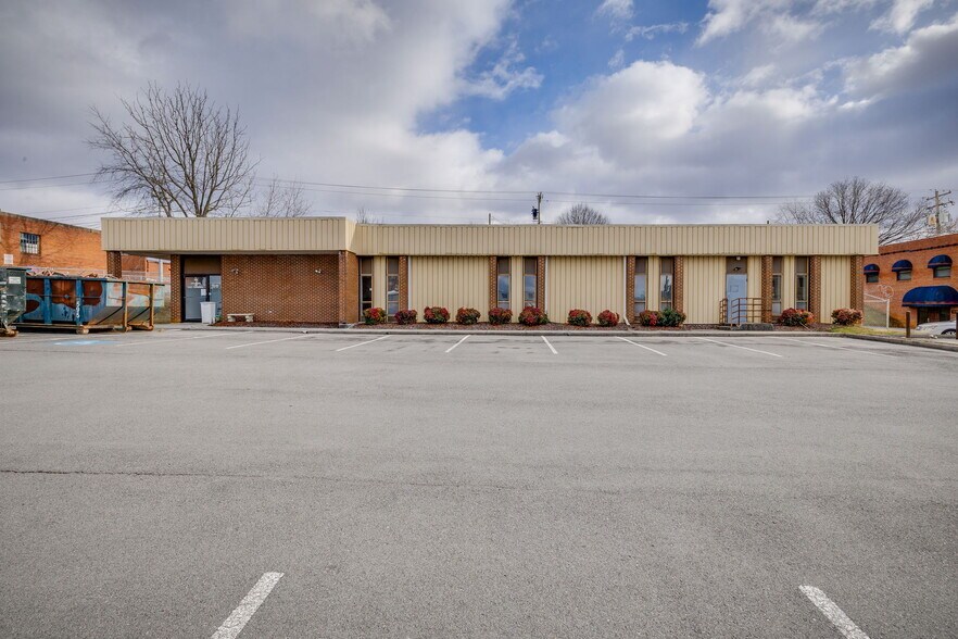 More Photos Of 311 W Walnut St, Johnson City Office For Sale