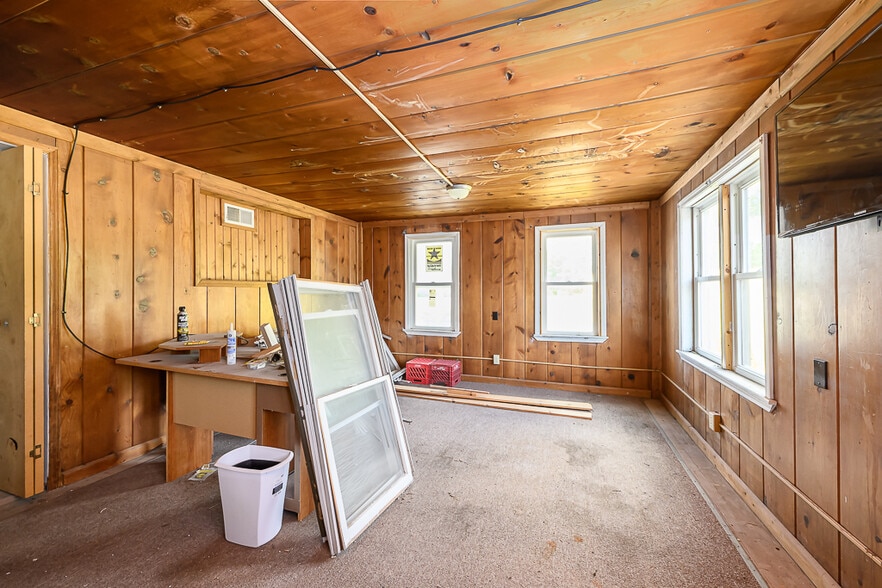 More Photos Of 7164 Kaw Dr, Kansas City Warehouse For Sale