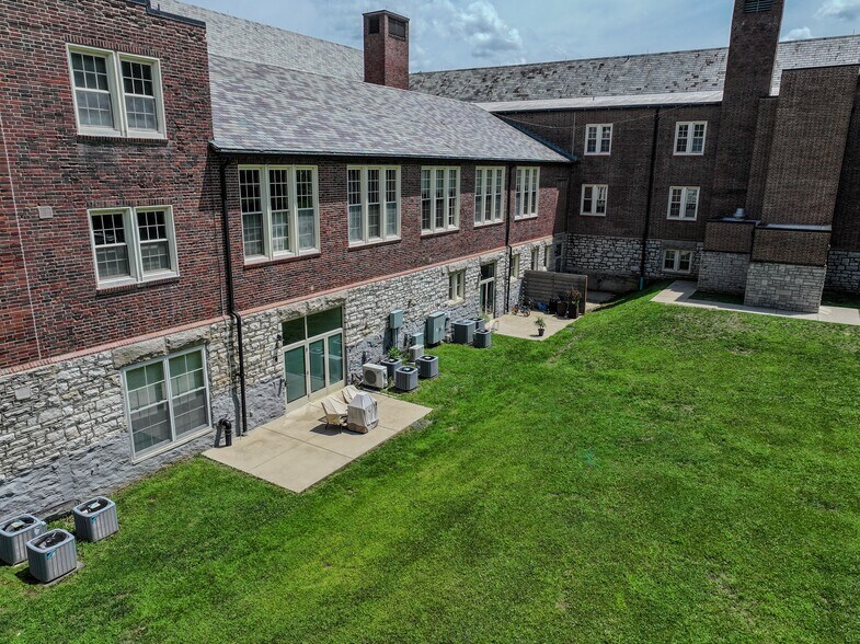 More Photos Of 1351 N Hanley Rd, University City Apartments For Sale