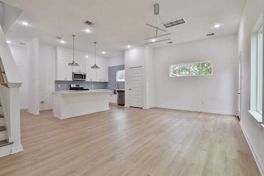 More Photos Of 9339 Lavender St, Houston Apartments For Sale