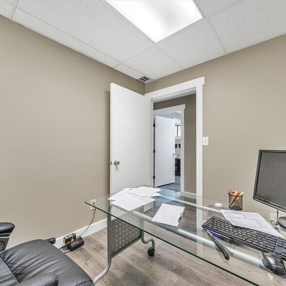 More Photos Of 25400-25430 Goddard Rd, Taylor Medical For Sale