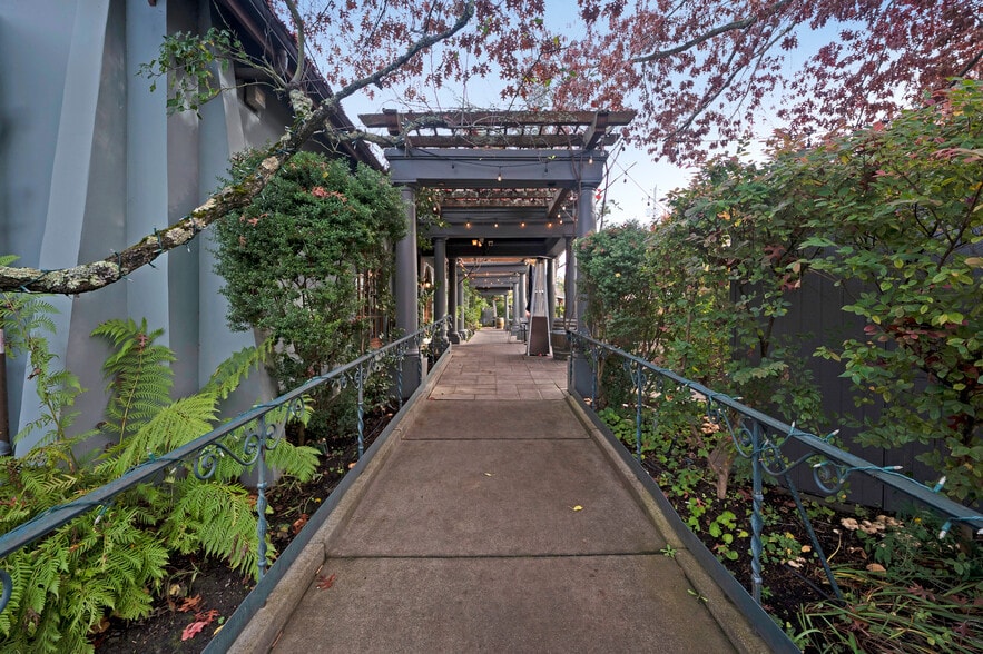 More Photos Of 8050 Bodega Ave, Sebastopol Restaurant For Sale