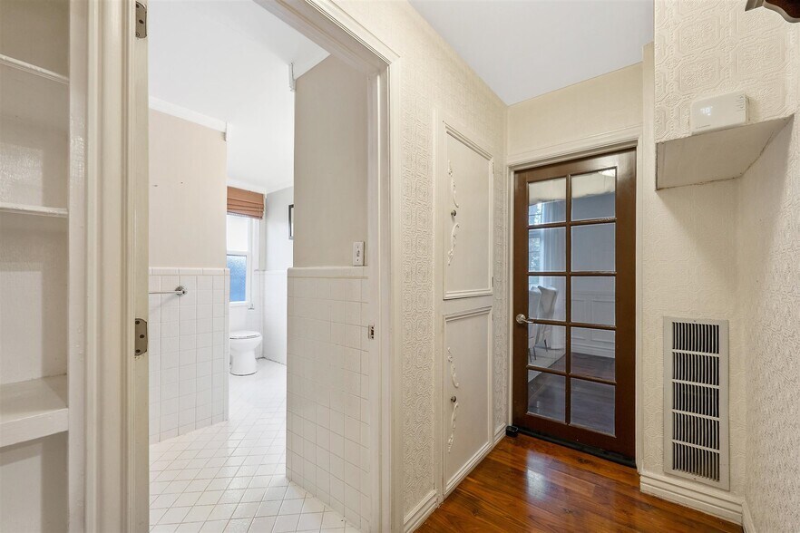 More Photos Of 1106 E 4500 S, Millcreek Office Residential For Sale