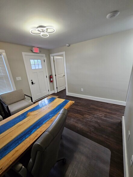 More Photos Of 1615 Remount Rd, Charleston Office Residential For Lease
