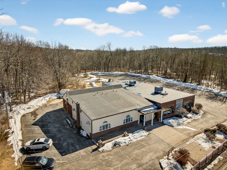 Primary Photo Of 1146 Spindle Hill Rd, Wolcott Freestanding For Sale