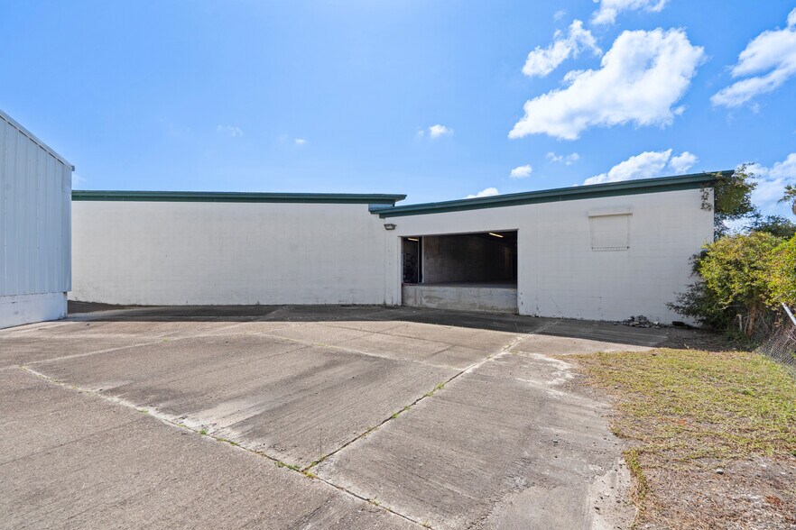 More Photos Of 8602 Broadway St, Galveston Warehouse For Sale
