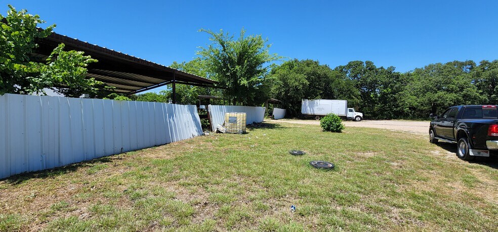 More Photos Of 7305 Julius Schepps Fwy, Dallas Warehouse For Lease