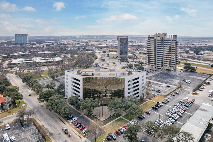 More Photos Of 7929 Brookriver Dr, Dallas Office For Sale