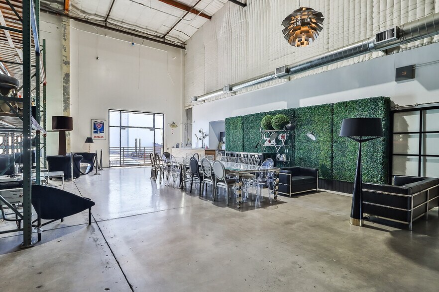 More Photos Of 12224 Montague St, Pacoima Distribution For Lease