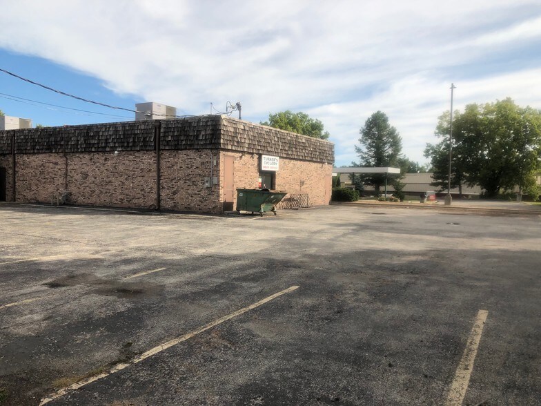More Photos Of 8909 Santa Fe Dr, Overland Park Freestanding For Lease