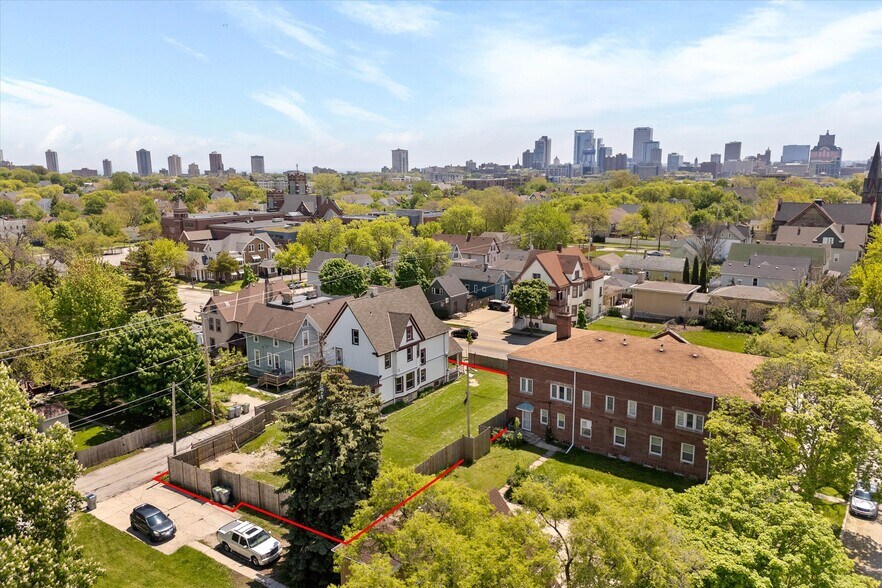 More Photos Of 124 W North Ave, Milwaukee Daycare Center For Sale