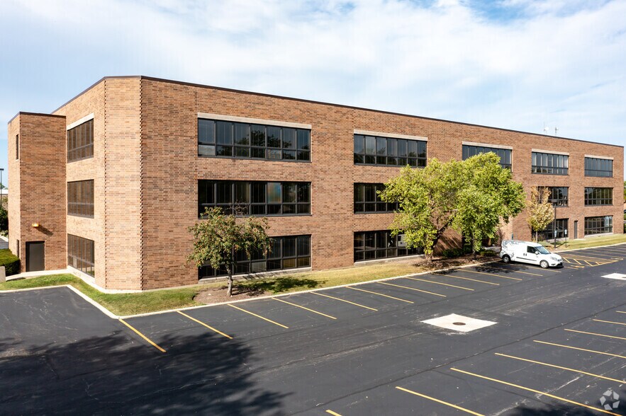 More Photos Of 1910-1920 S Highland Ave, Lombard Office For Lease