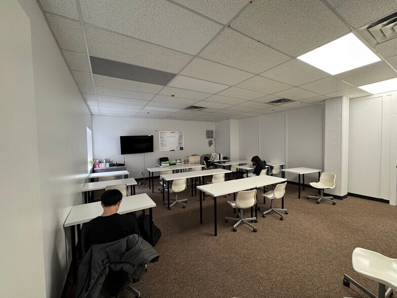 More Photos Of 3030 Lincoln Ave, Coquitlam General Retail For Lease