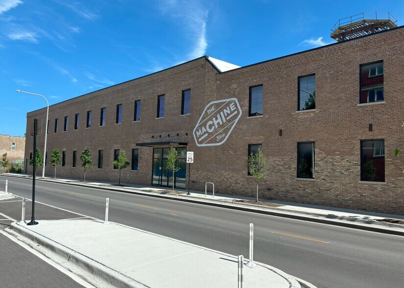 More Photos Of 2145 W Grand Ave, Chicago Showroom For Lease