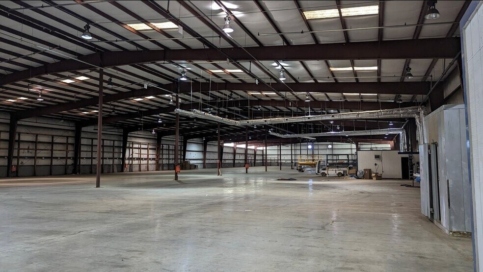 More Photos Of 1400 Montgomery, South Hill Warehouse For Lease