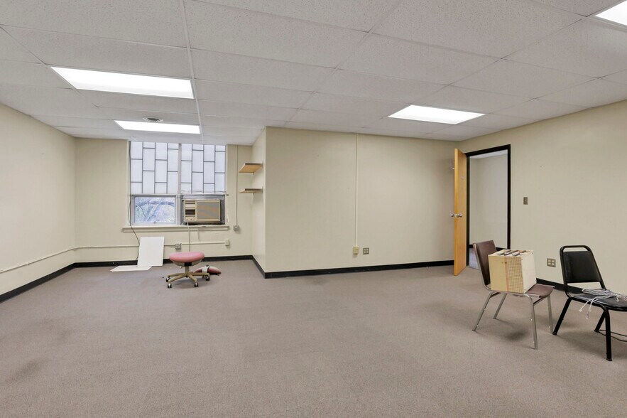 More Photos Of 300 E Auburn Ave, Springfield Office For Sale