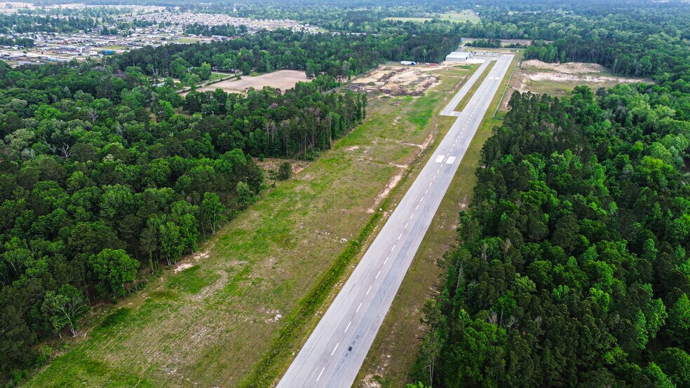 More Photos Of 15900 Schank Rd, Conroe Airport For Sale