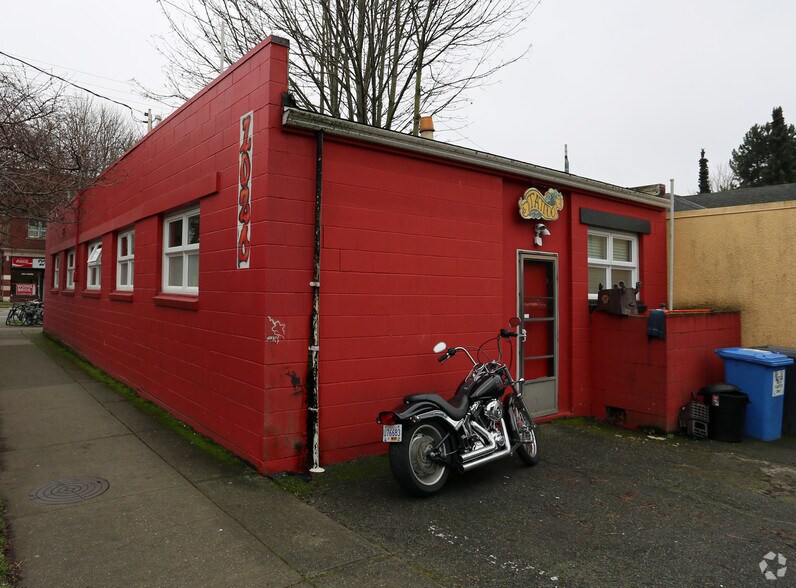 More Photos Of 1026 Cook St, Victoria Freestanding For Sale