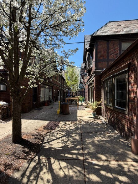 More Photos Of 423 York Rd, Jenkintown Storefront Retail Residential For Lease