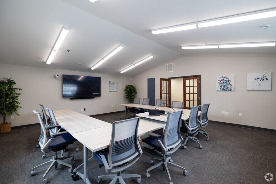 More Photos Of 603 Queensbury Ave, Queensbury Distribution For Sale