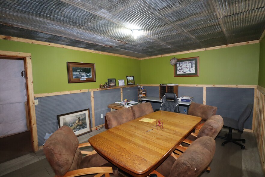 More Photos Of 3600 Ellis Ave, Ashland Flex For Sale