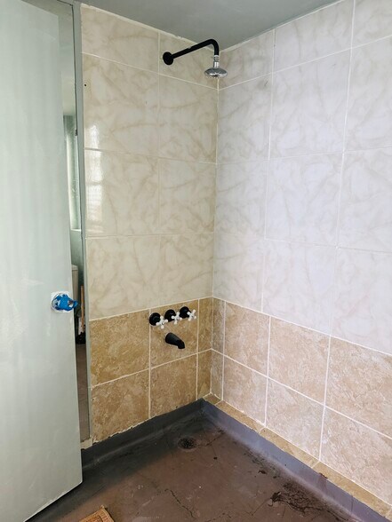 More Photos Of 5329 Fairfax Ave, Oakland Storefront For Lease