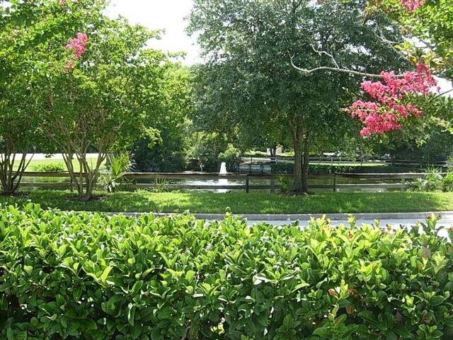 More Photos Of 6101 N Gazebo Park Pl, Jacksonville Office For Lease