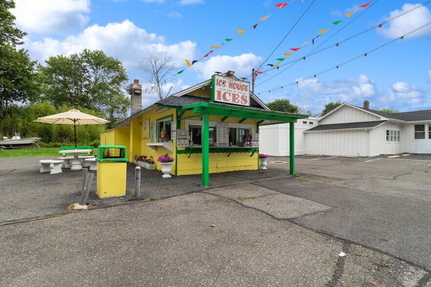 More Photos Of 469 Main St, West Sayville Restaurant For Sale