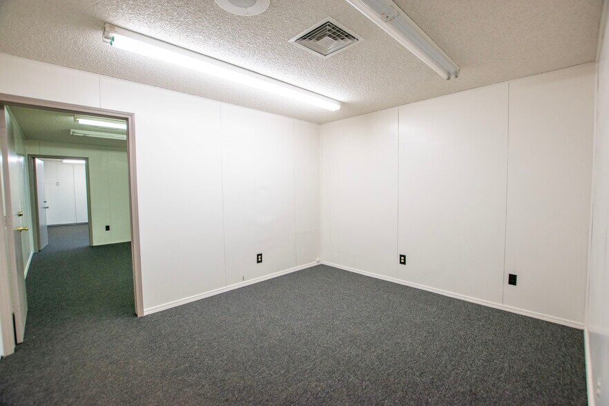 More Photos Of 519 W Western Ave, Avondale General Retail For Sale