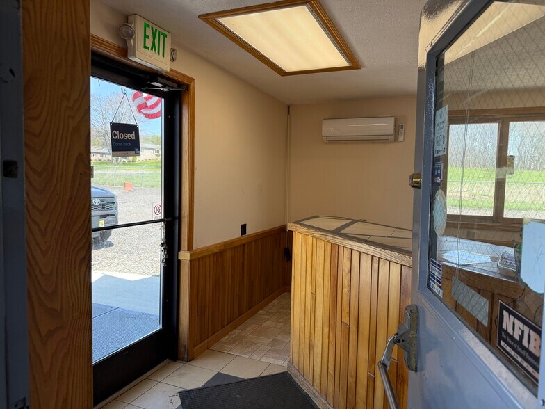 More Photos Of 4881 Pittsburgh Rd, Harrisville Light Distribution For Sale