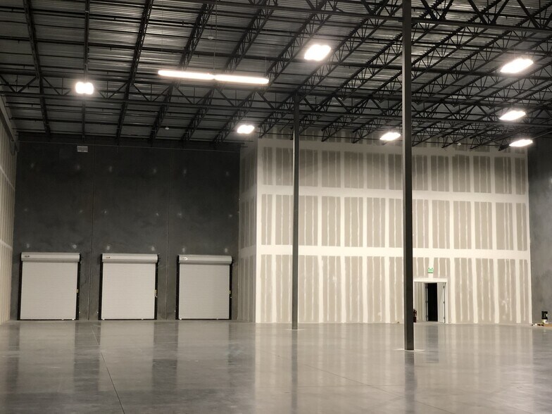 More Photos Of 3135 Lakewood Ranch Blvd, Bradenton Warehouse For Lease