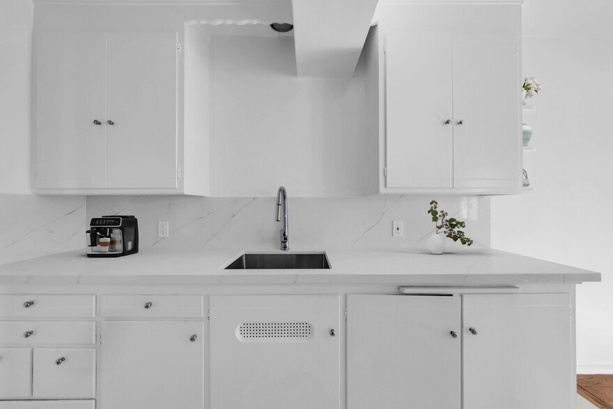 More Photos Of 251 Park View Ter, Oakland Apartments For Sale