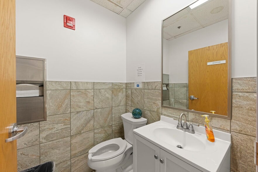 More Photos Of 1N131 County Farm Rd, Winfield Office Residential For Sale