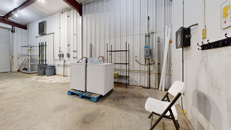 More Photos Of 174 NW 9th ave, Mulberry Distribution For Lease