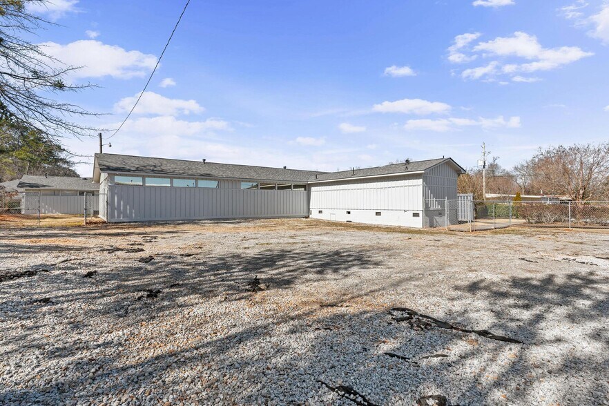 More Photos Of 1016 Everee Inn Rd, Griffin Business Park For Sale