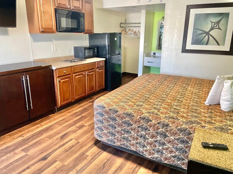 More Photos Of 5601 Carmichael Rd, Montgomery Hotel For Sale