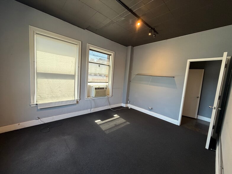 More Photos Of 6400-6404 Hollywood Blvd, Los Angeles Office For Lease