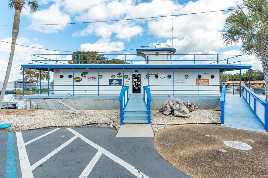 More Photos Of 1006 W Burleigh Blvd, Tavares General Retail For Sale