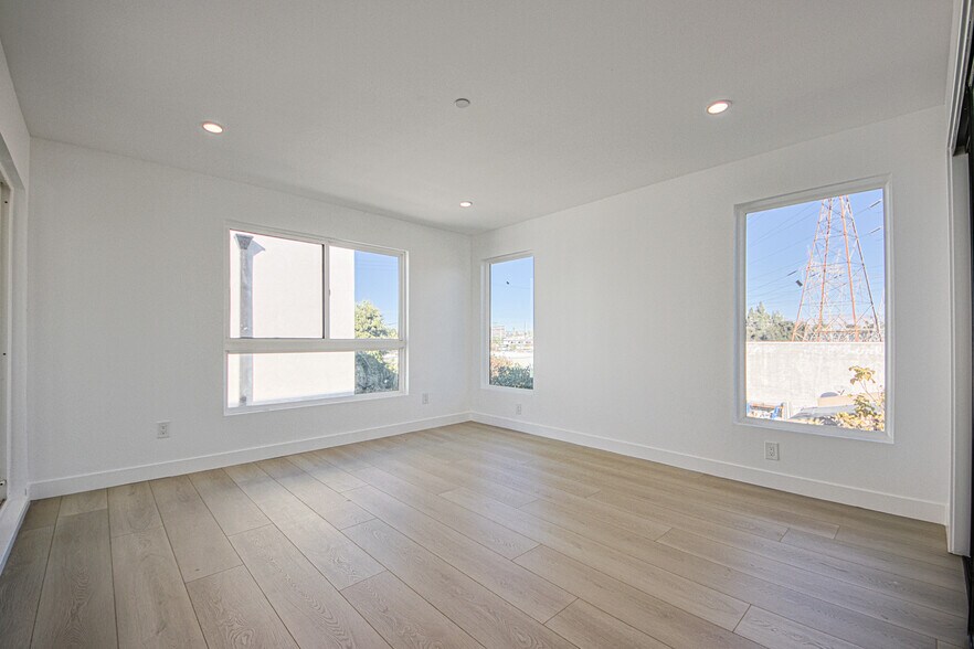 More Photos Of 5709 Auckland Ave, North Hollywood Apartments For Sale