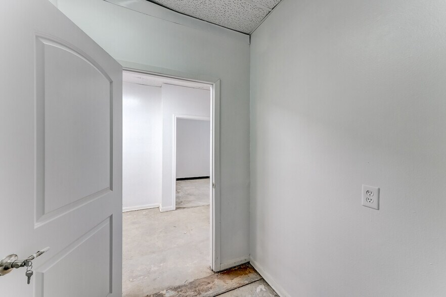 More Photos Of 14721 Pebble Bend Dr, Houston Medical For Lease