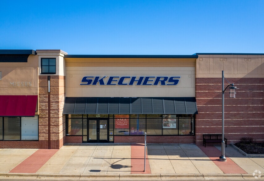 More Photos Of 7100-7200 Valley Creek Plz, Woodbury Unknown For Lease