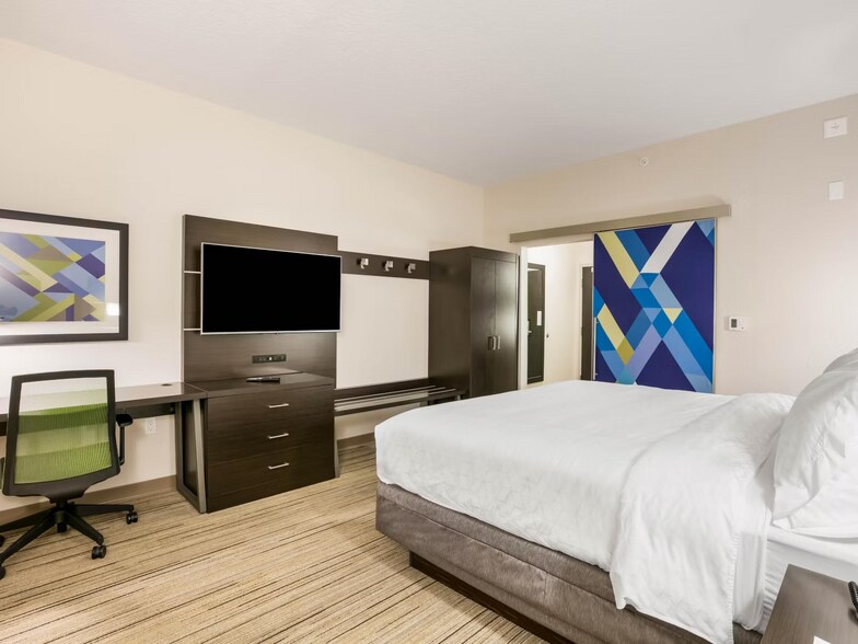 More Photos Of 10573 Brightman Blvd, Jacksonville Hotel For Sale