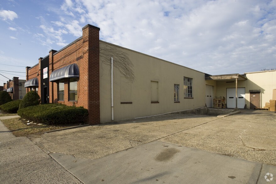 More Photos Of 218 S Van Brunt St, Englewood Warehouse For Lease