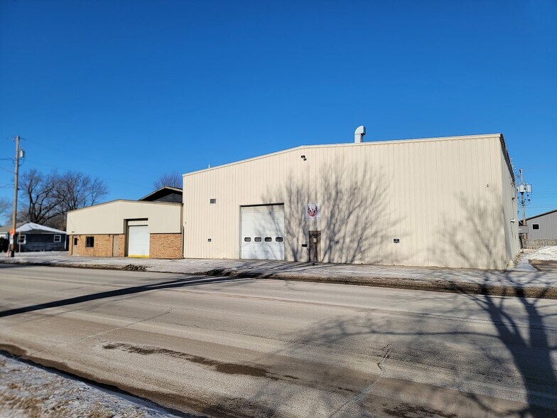 Primary Photo Of 3658 W 6th St, Goodview Industrial For Lease