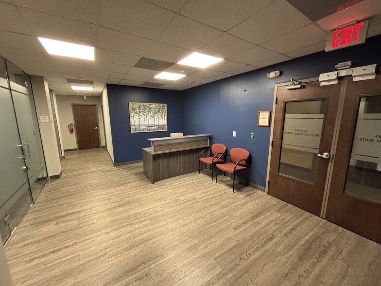 More Photos Of 2818 Cypress Ridge Blvd, Wesley Chapel Office For Lease