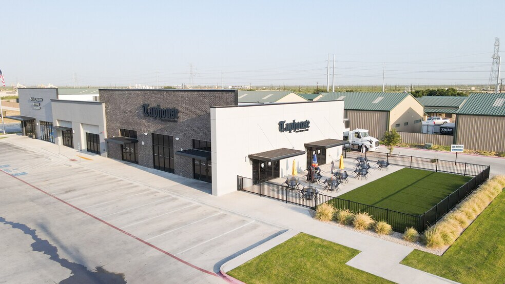 More Photos Of 6409 N Big Spring St, Midland Storefront For Lease