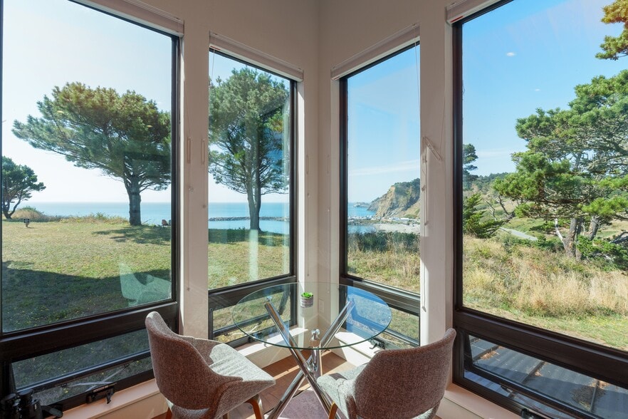 More Photos Of 409 Jackson St, Port Orford Specialty For Sale