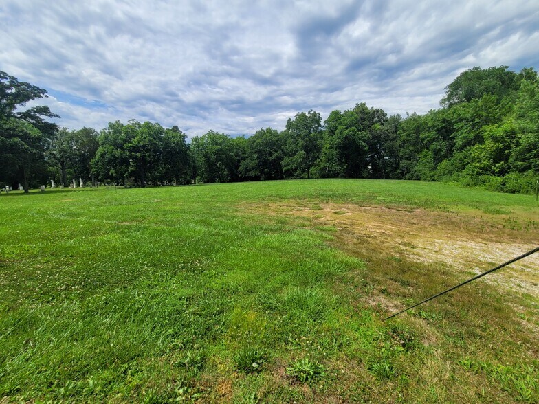 More Photos Of 425 W Market St, Red Bud Flex For Sale