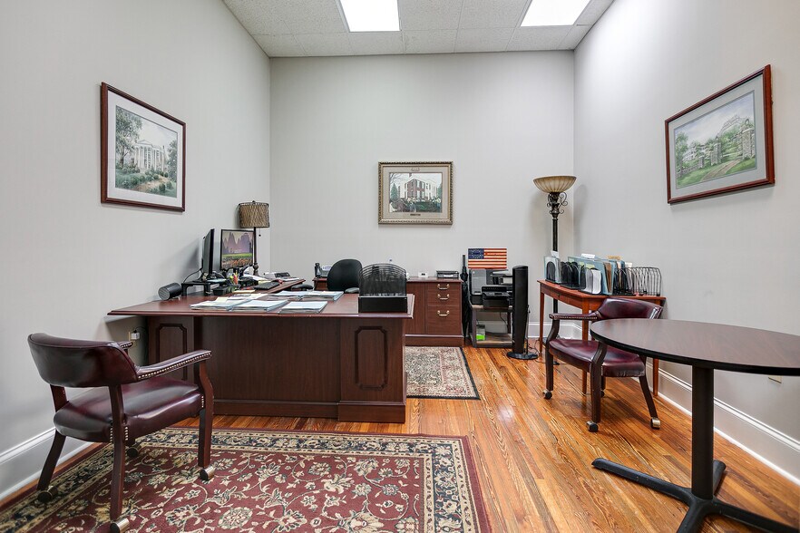 More Photos Of 809 S Main St, Columbia Office For Sale
